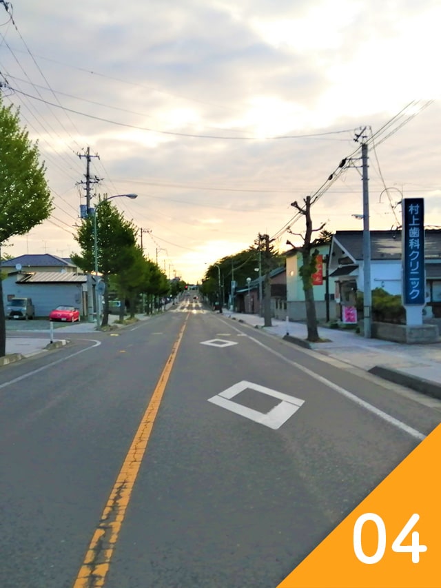 村上歯科を左へ