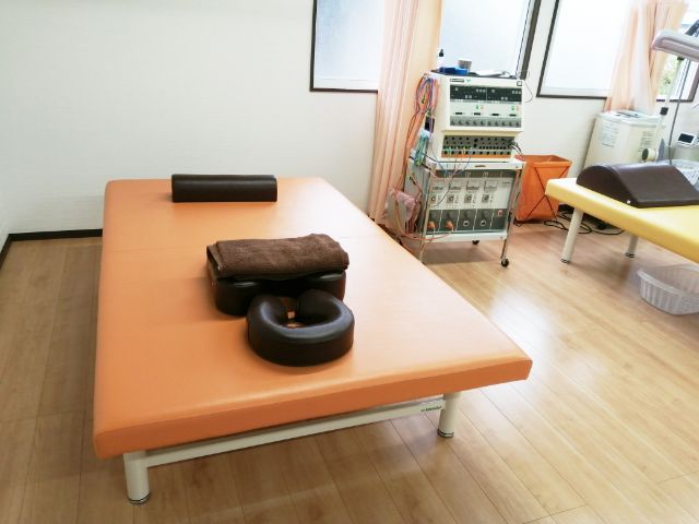 すずむし整骨院の施術台
